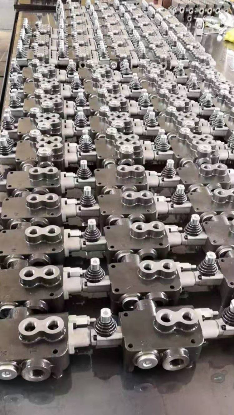 Spool hydraulic directional control valve